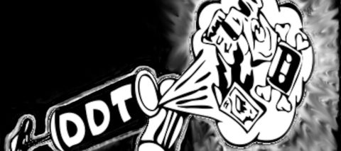 logo de la ddt, un fumigador echando libros, k7, CDs, etc.